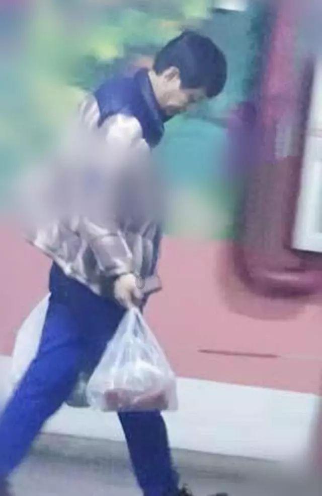 逃离废弃火车站